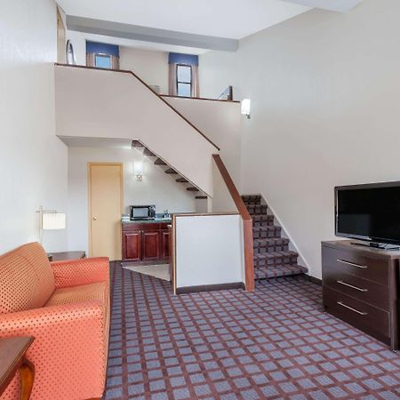 Days Inn By Wyndham Woodbury Long Island Zewnętrze zdjęcie