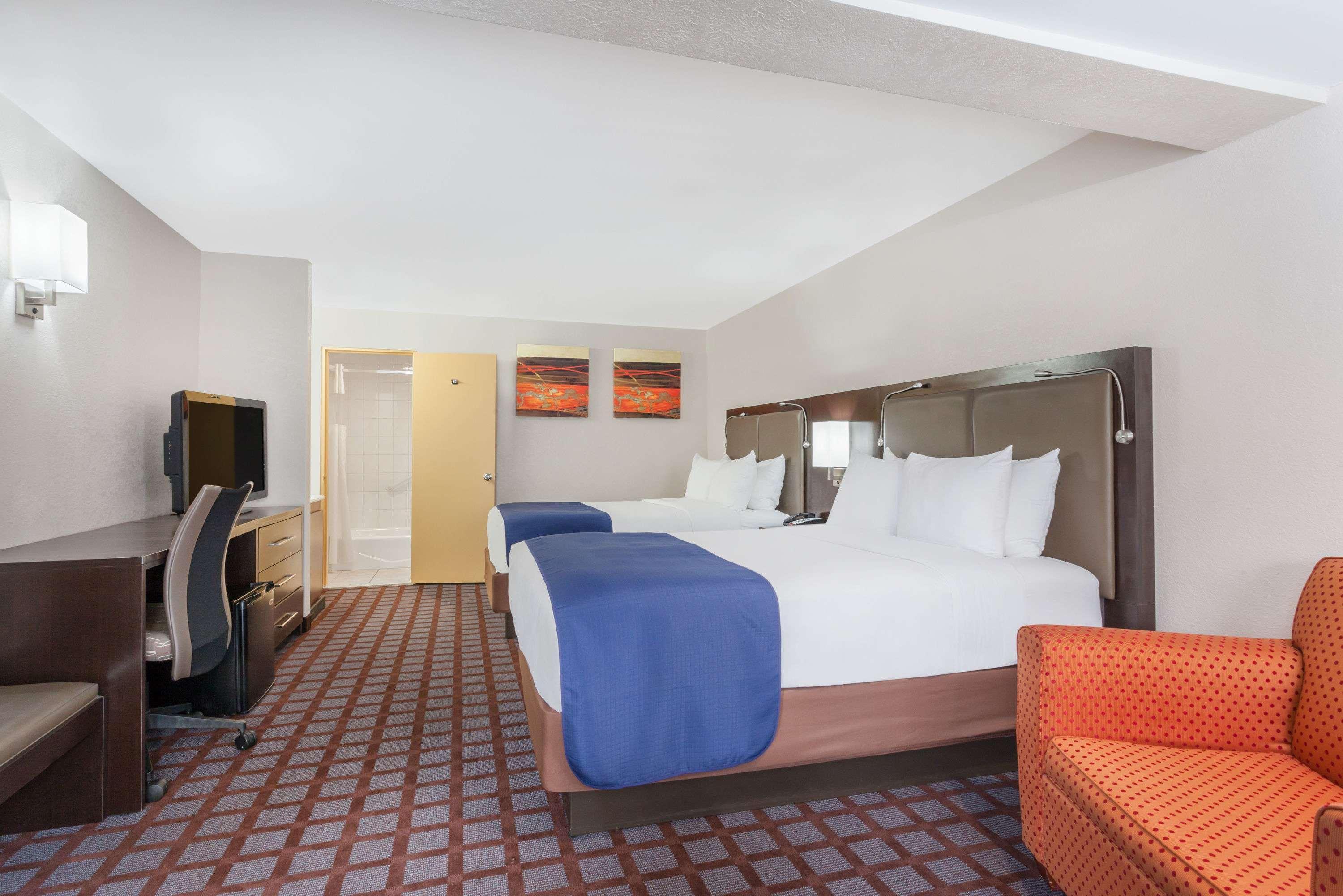 Days Inn By Wyndham Woodbury Long Island Zewnętrze zdjęcie