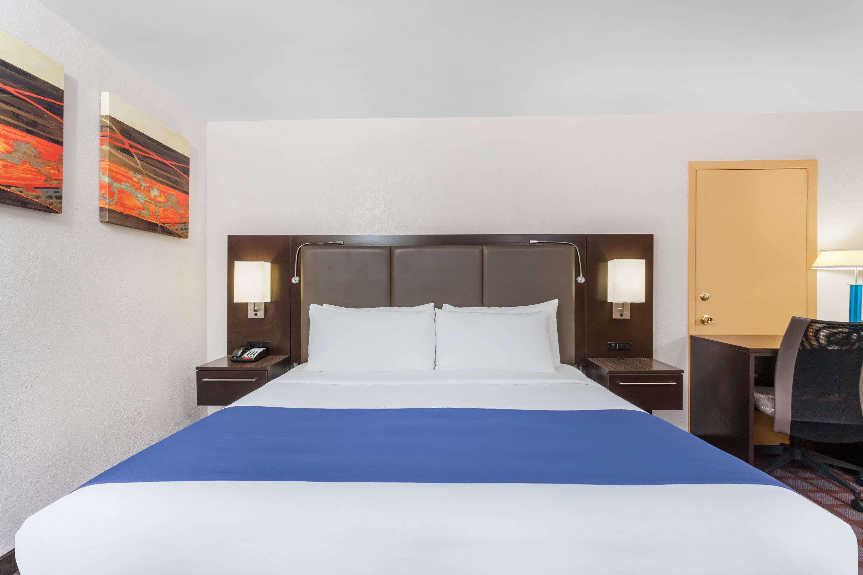 Days Inn By Wyndham Woodbury Long Island Zewnętrze zdjęcie