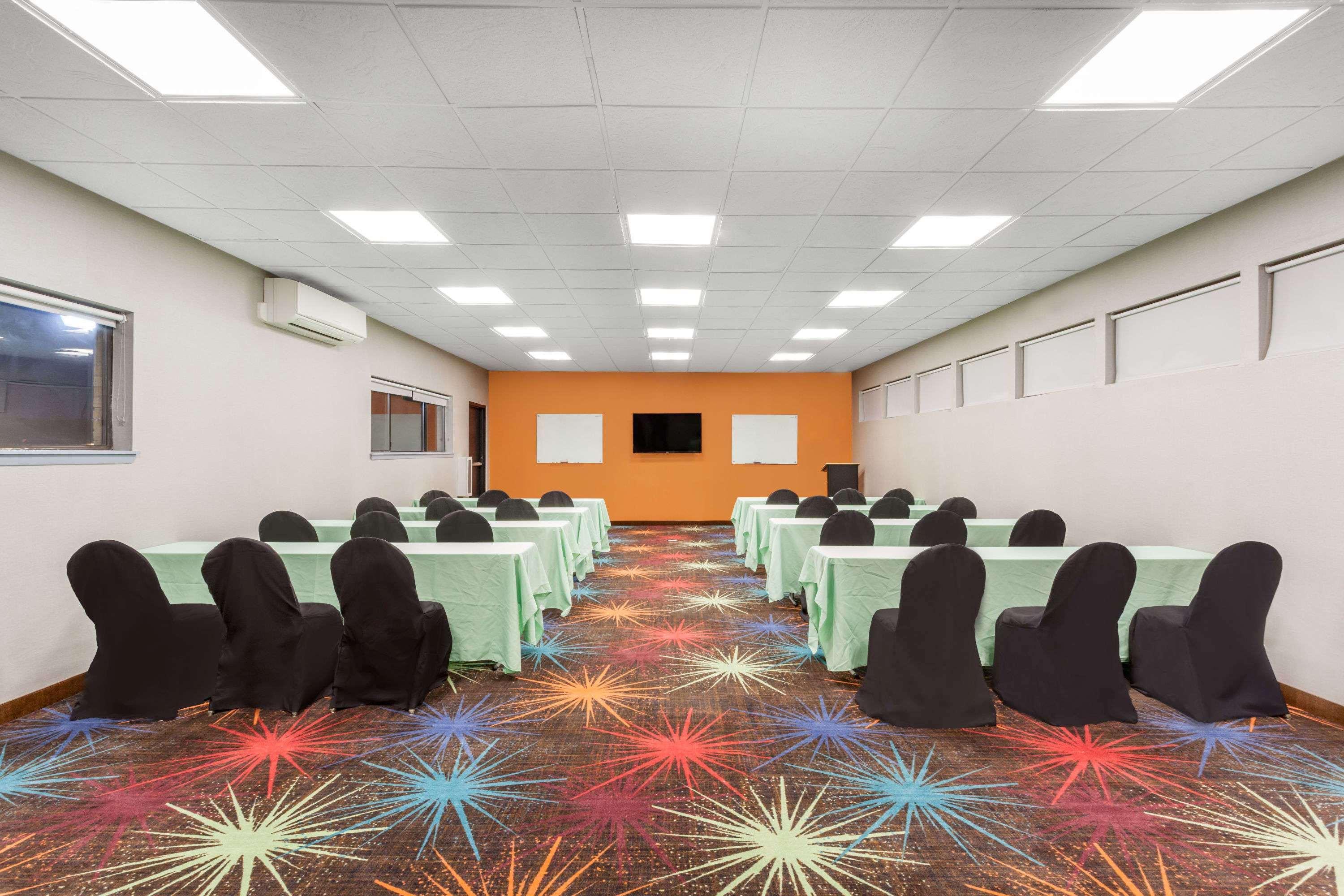Days Inn By Wyndham Woodbury Long Island Zewnętrze zdjęcie