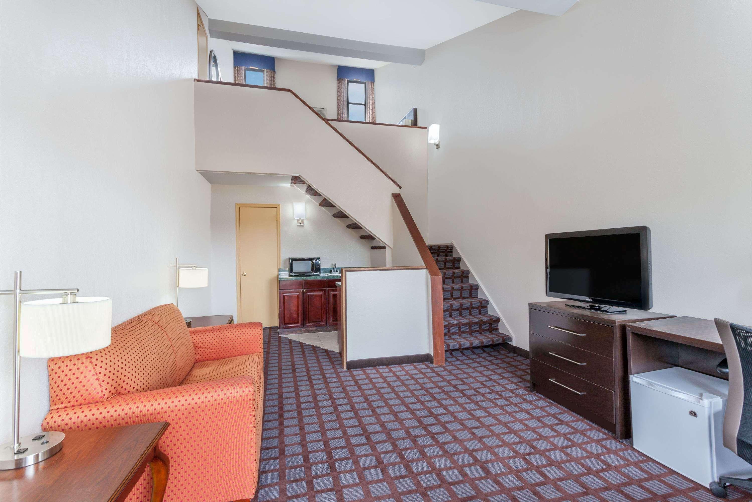 Days Inn By Wyndham Woodbury Long Island Zewnętrze zdjęcie