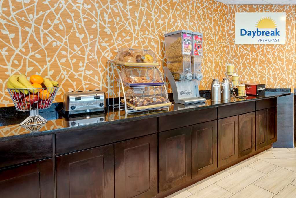Days Inn By Wyndham Woodbury Long Island Udogodnienia zdjęcie