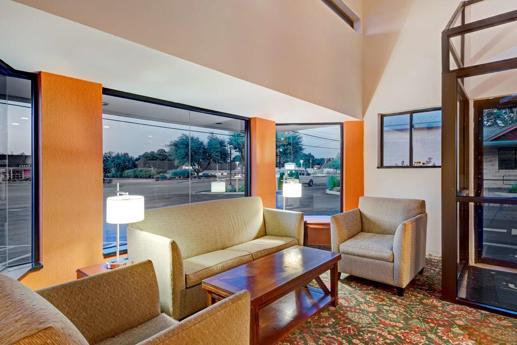 Days Inn By Wyndham Woodbury Long Island Zewnętrze zdjęcie