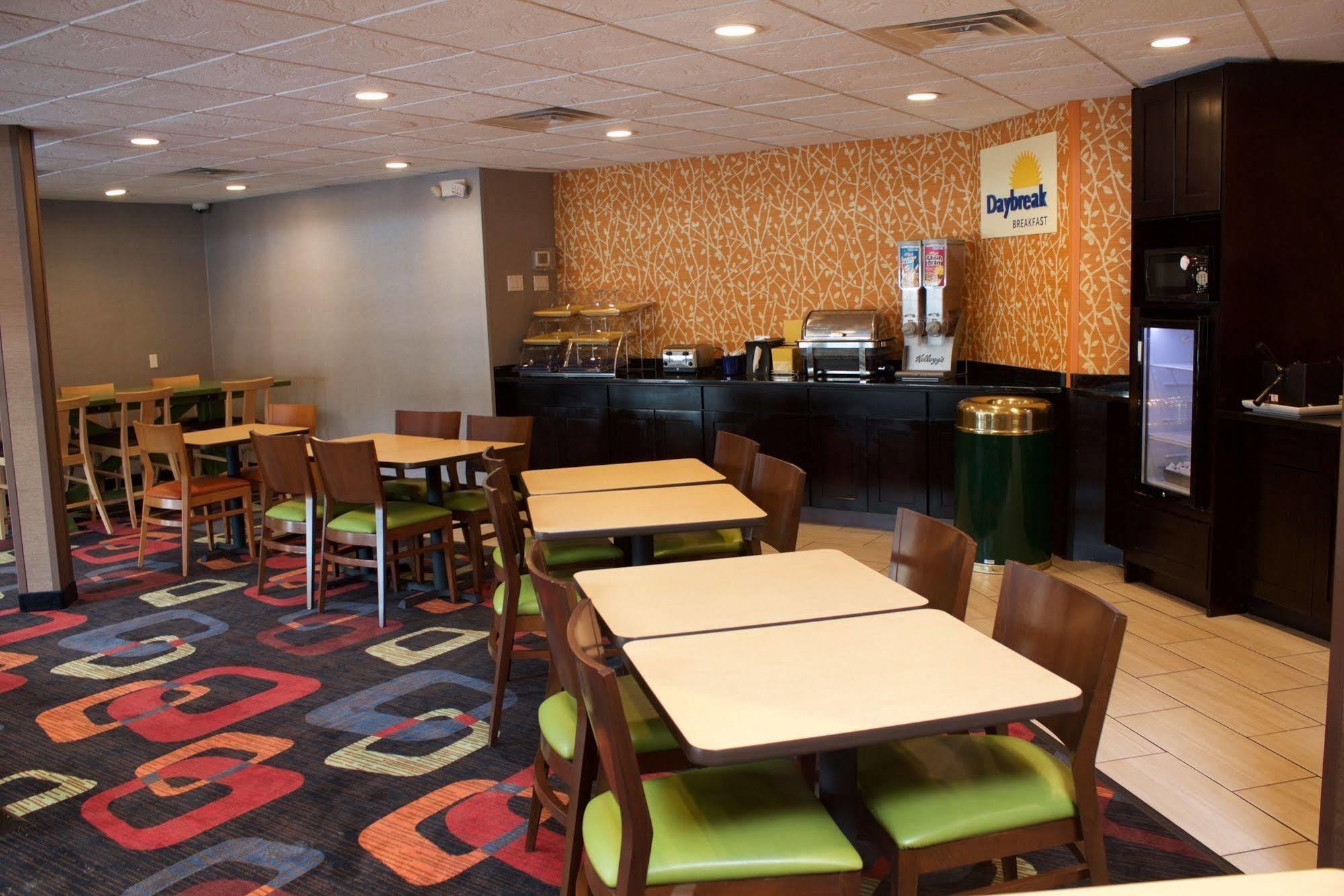 Days Inn By Wyndham Woodbury Long Island Zewnętrze zdjęcie